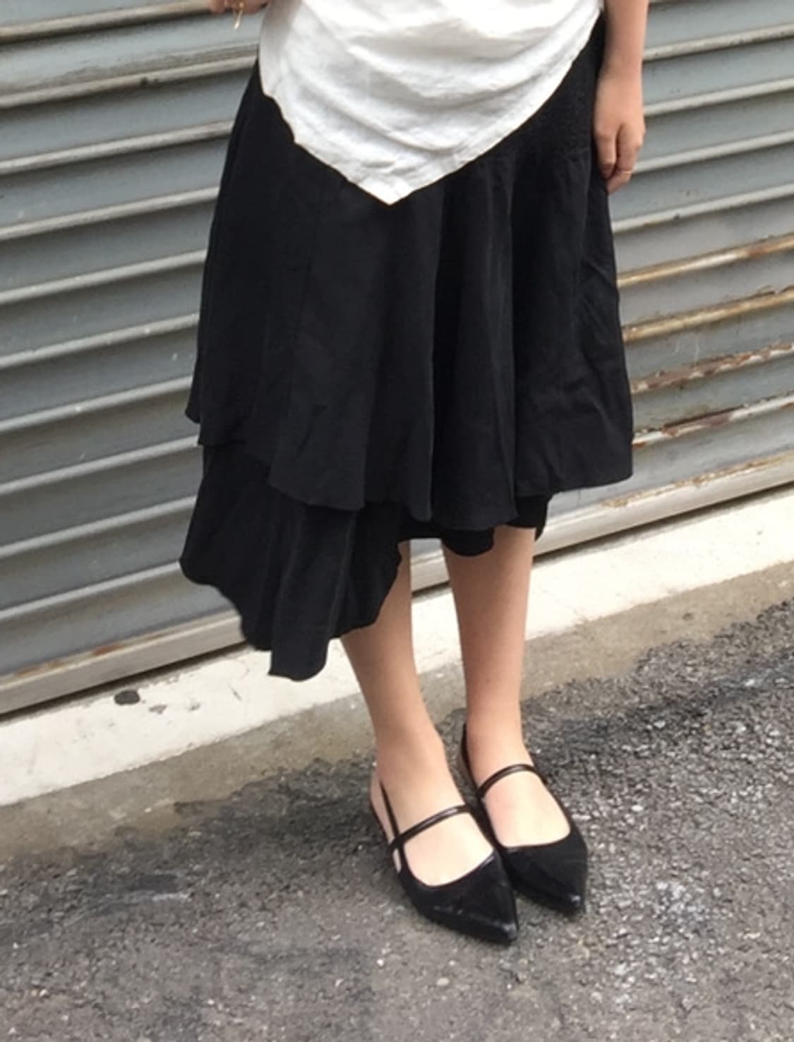 디테일 블랙 언발 미디스커트 상품이미지1