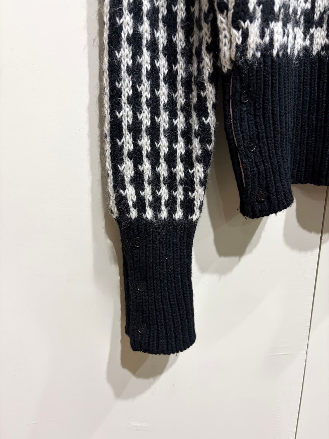 톰브라운 하운드투스 체크 니트 스웨터 상품이미지4