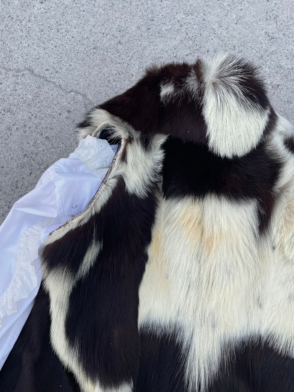 Cowhide print fluffy collar fur vest 상품이미지4