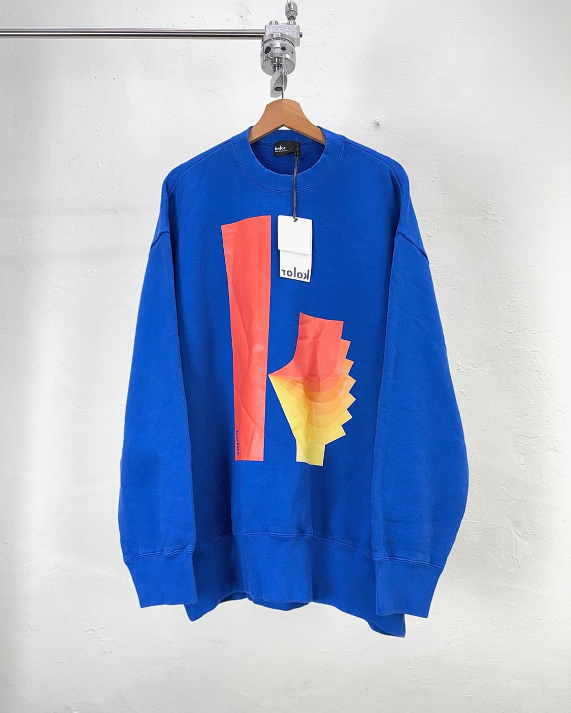 컬러 23aw k 그래픽 풀 오버 그라데이션 스웨트 셔츠 상품이미지1