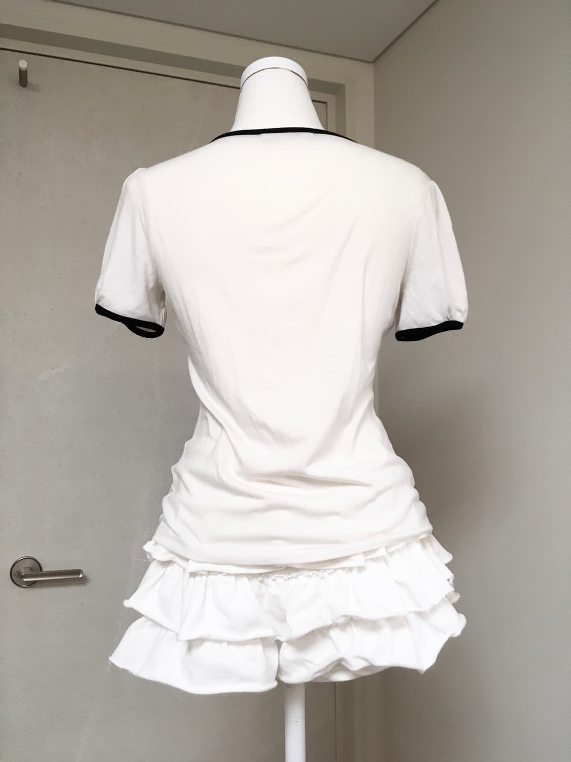 화이트 지브라 쉬폰 프릴 로걀탑 오네갸루 공겜여주깔 무채색 블라우스 상품이미지6