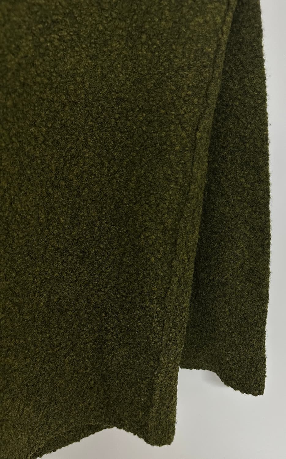 [COS 코스] 여성 터틀넥 부클레 올리브 그린 니트 상품이미지4