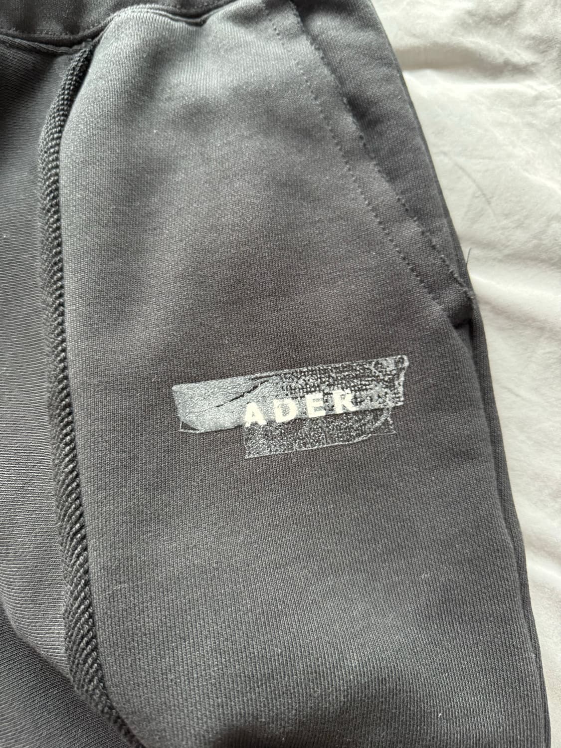 아더에러 duct tape sweatpants 츄리닝 상품이미지2