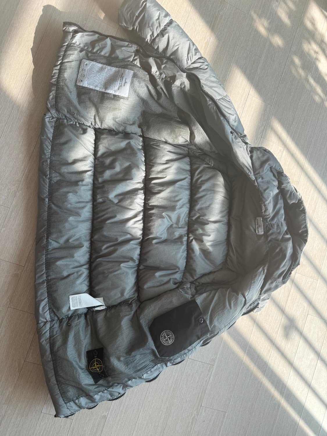 스톤아일랜드 크링클 랩스 NY 다운 자켓 L(100) 사이즈 상품이미지4