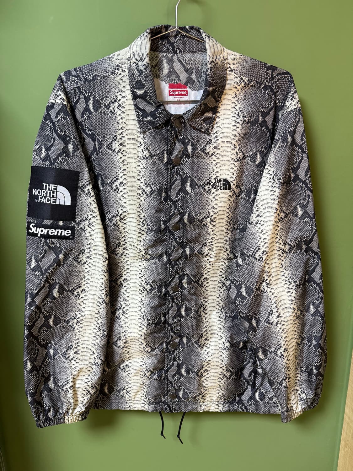 슈프림 X 노스페이스 18ss 뱀피 자켓 상품이미지1