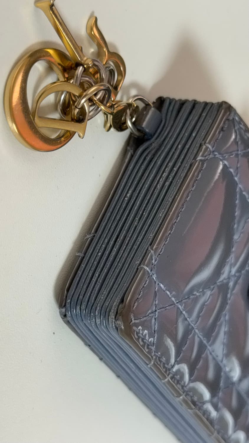 디올 까나쥬 페이던트 아코디언 카드지갑 상품이미지4