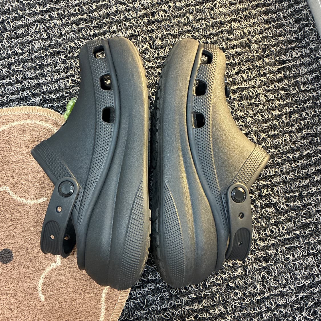 크록스 클래식 크러쉬 클로그 블랙 230(207521-001) 상품이미지2