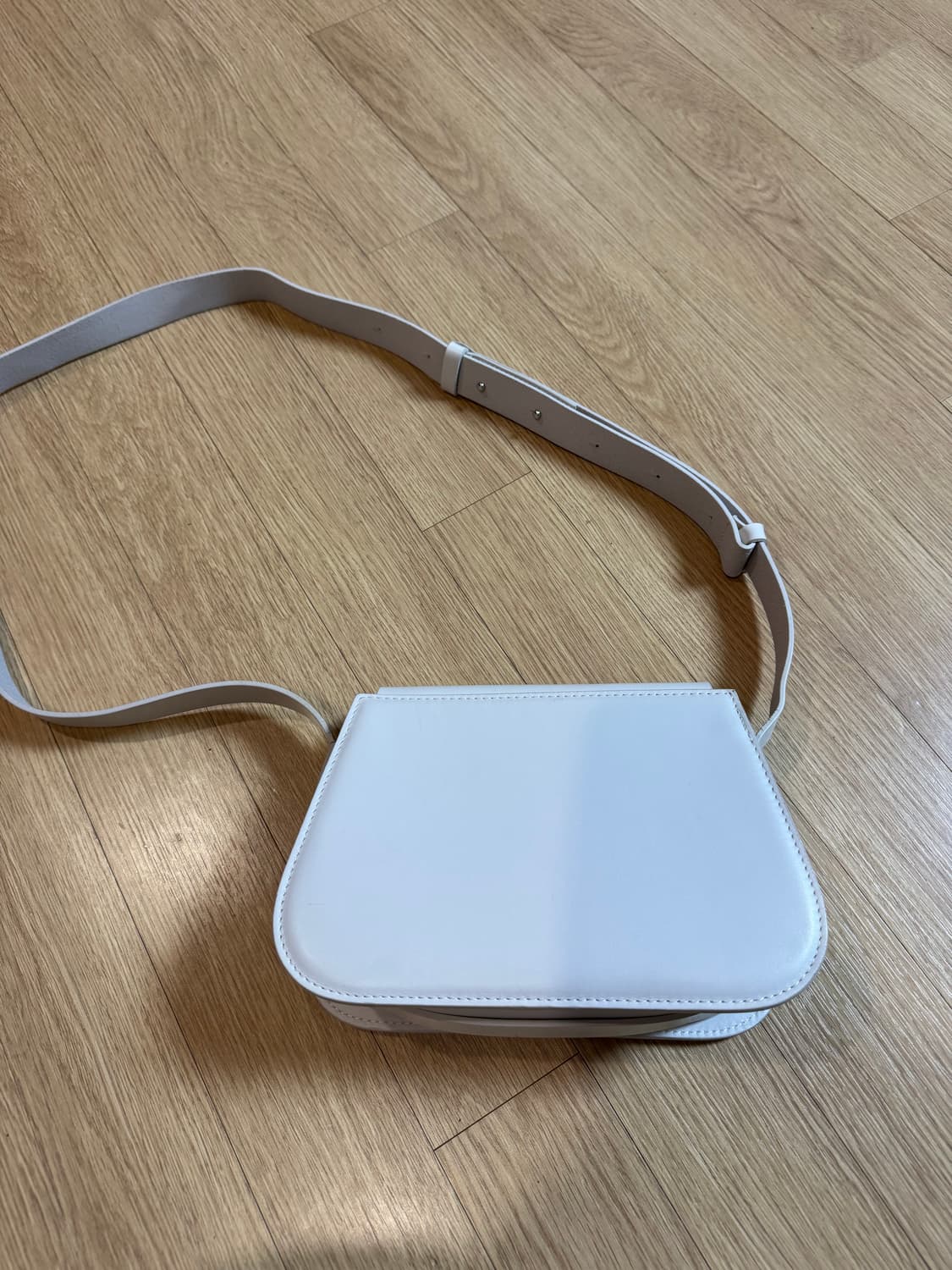 코스 레더 크로스백 상품이미지4