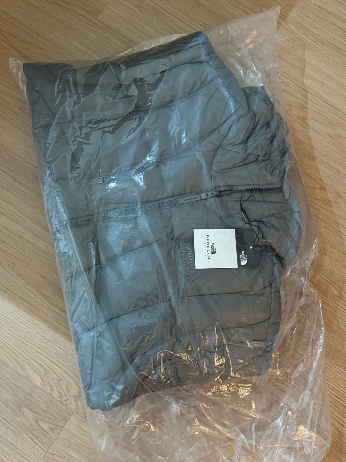 새상품) 노스페이스 웨이브 온 볼 경량 패딩 그레이 상품이미지2