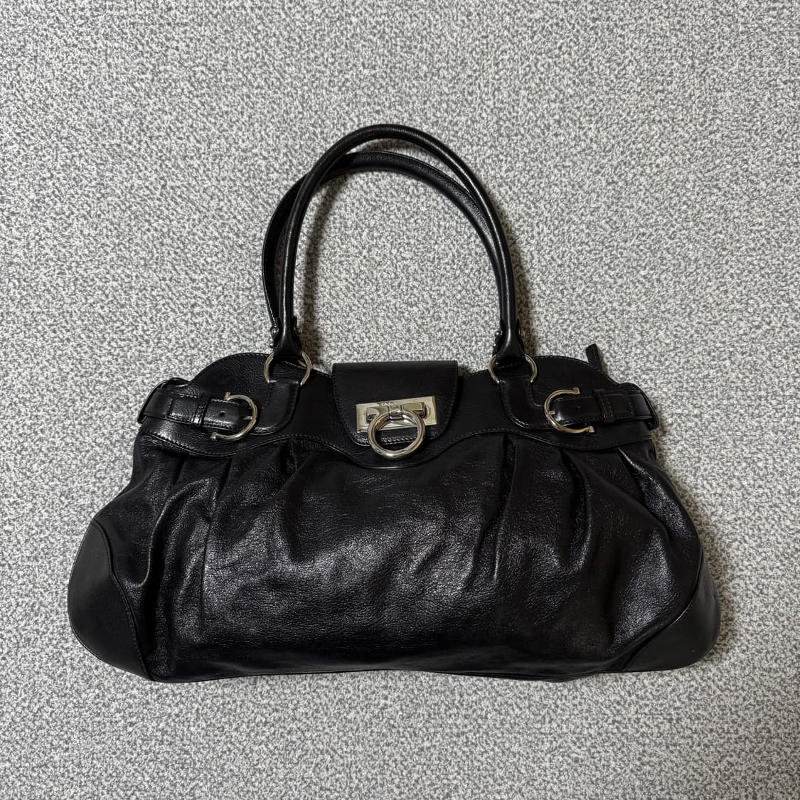 페레가모 간치니 숄더백 상품이미지3