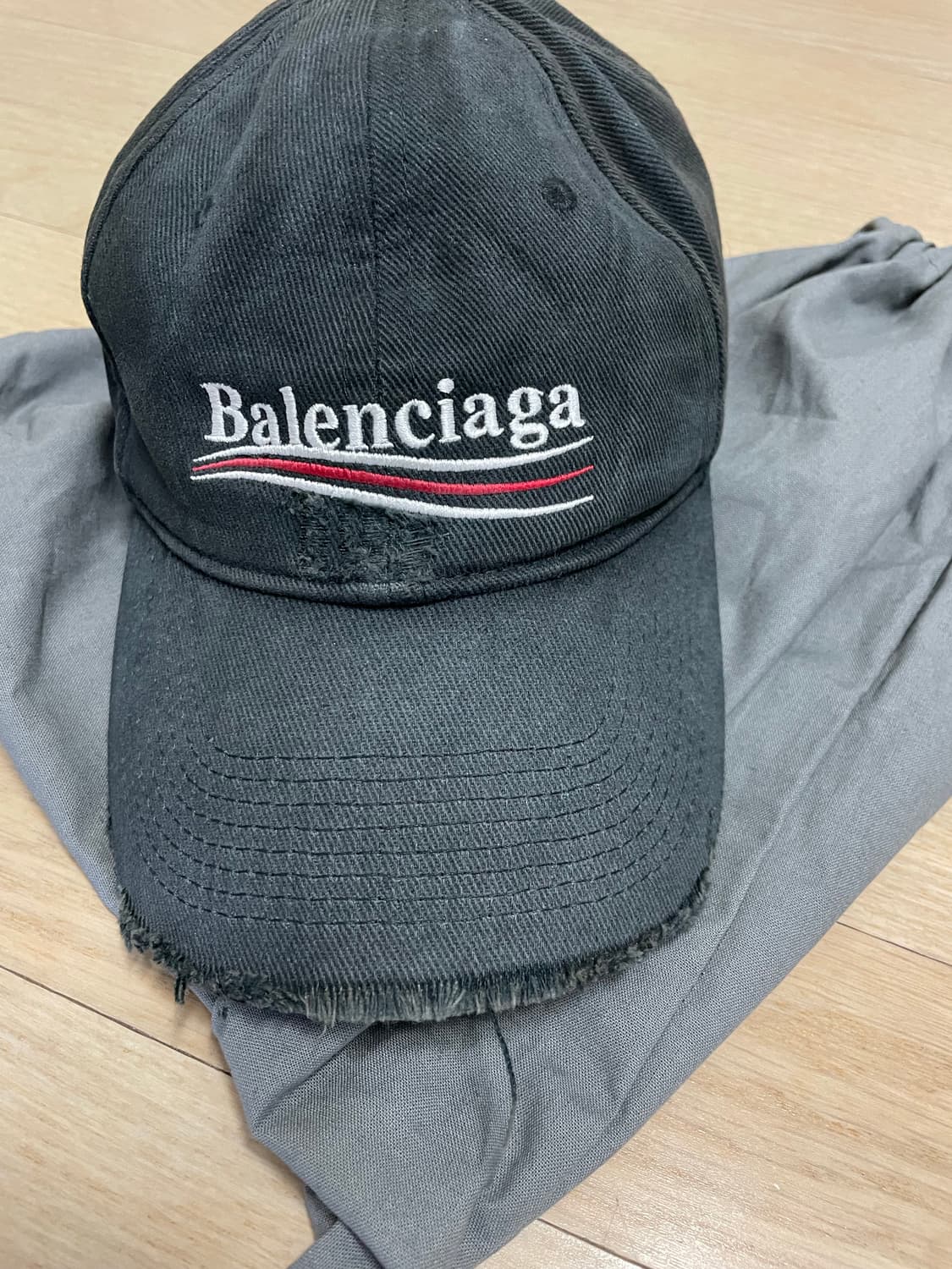 발렌시아가 웨이브 빈티지 볼캡 L사이즈 입니다. 상품이미지2