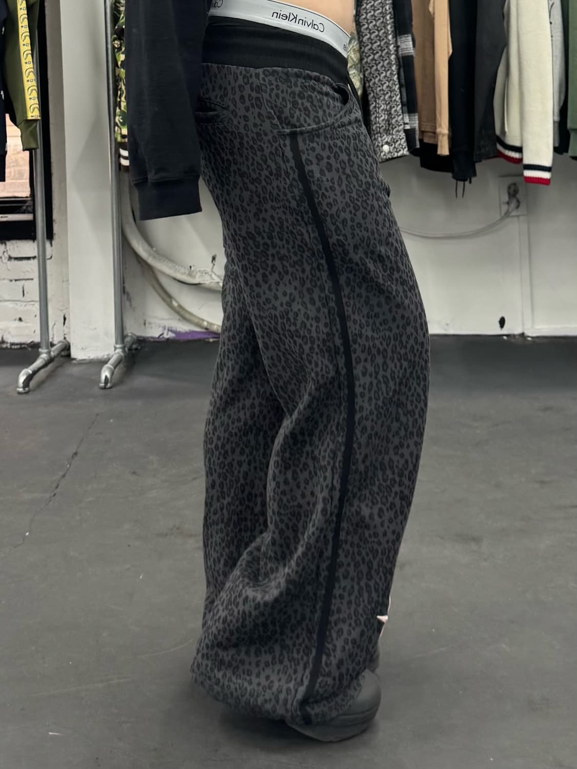 LUV IS TRUE 레오파드 스웻팬츠 상품이미지3