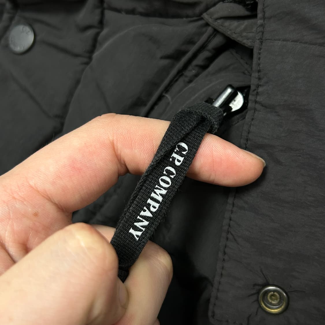 CP컴퍼니 덕다운 고글 패딩조끼(105) 상품이미지8