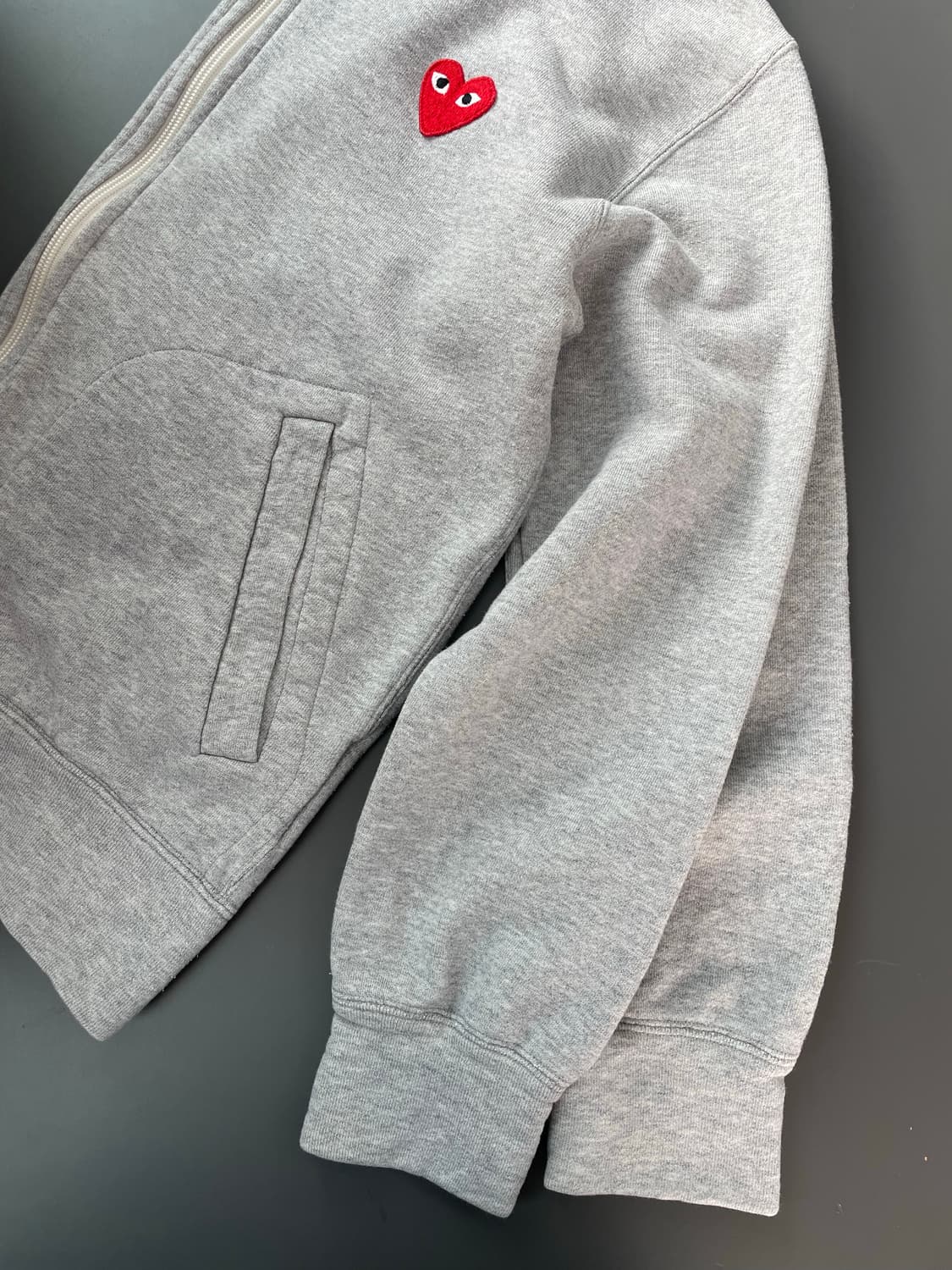 [S] 꼼데가르송 플레이 레드와펜 자수 후드집업 상품이미지6