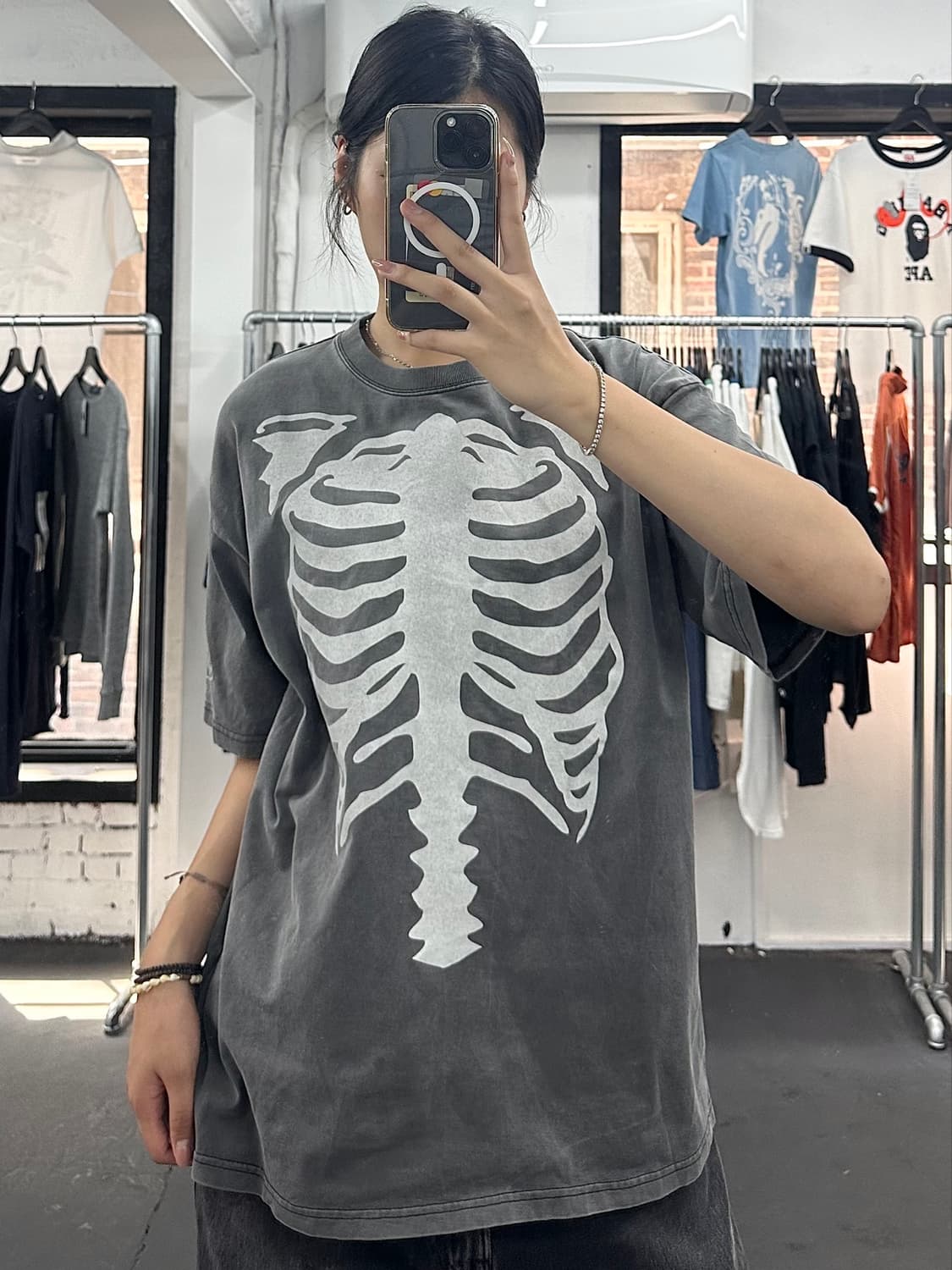 밴슨 레더 본 프린팅 티셔츠 상품이미지1