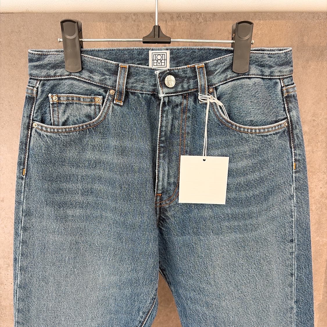 (정품/새상품) 토템 여성 워시드 블루 트위스트 심 데님 팬츠 상품이미지2