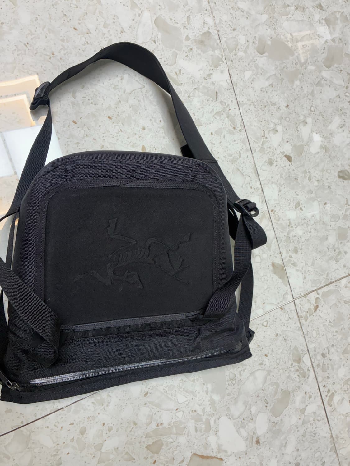 아크테릭스 아로8 숄더백 블랙 상품이미지3