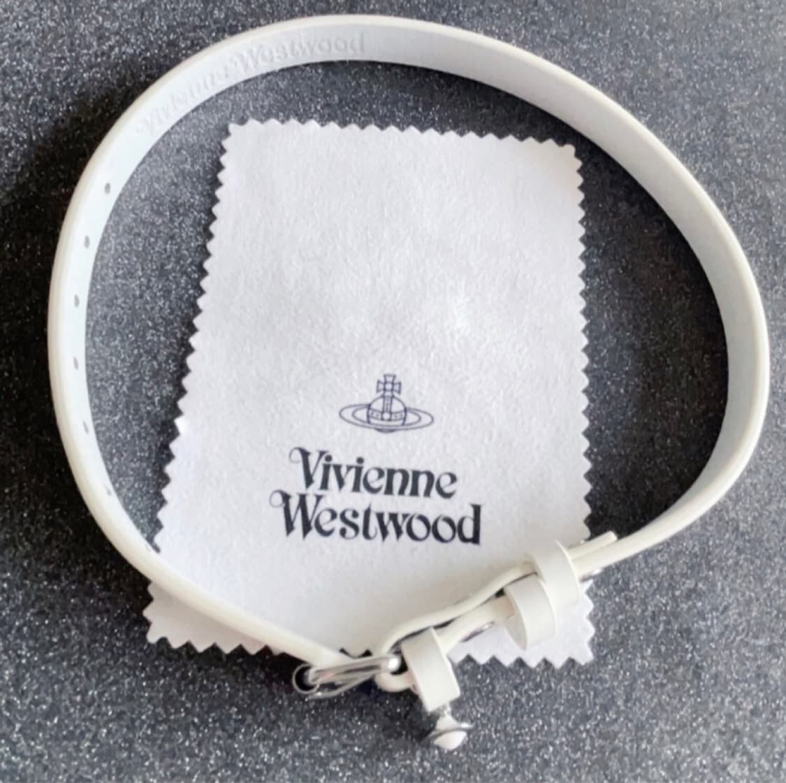 비비안웨스트우드 아카이브 레터링 orb 팬던트 화이트레더 초커 상품이미지2