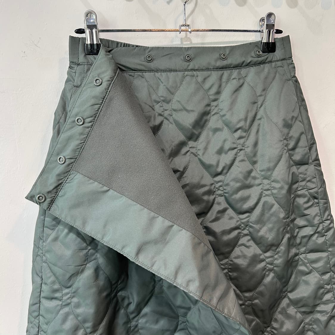 카키 패디드 랩 스커트 상품이미지4