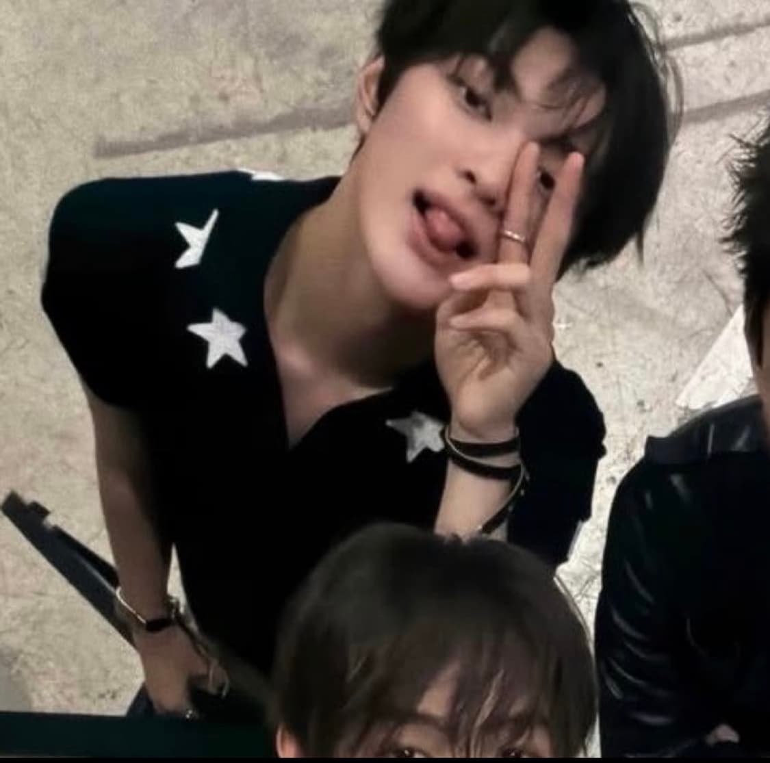 Givenchy 지방시 스타 패치 폴로 코르티스 건호 착용 상품이미지1