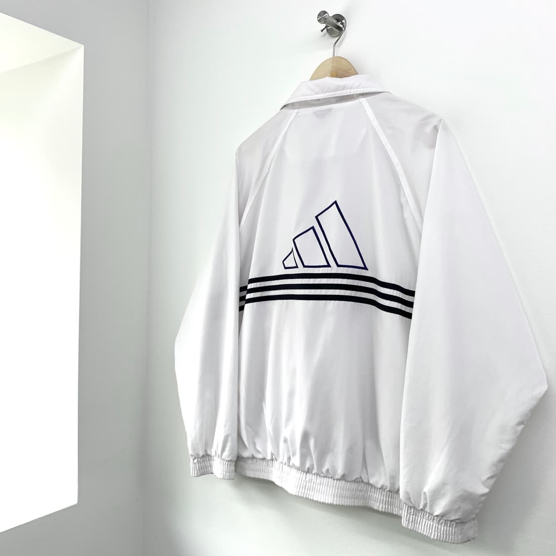 아디다스 빅로고 올드스쿨 화이트 자켓 상품이미지1