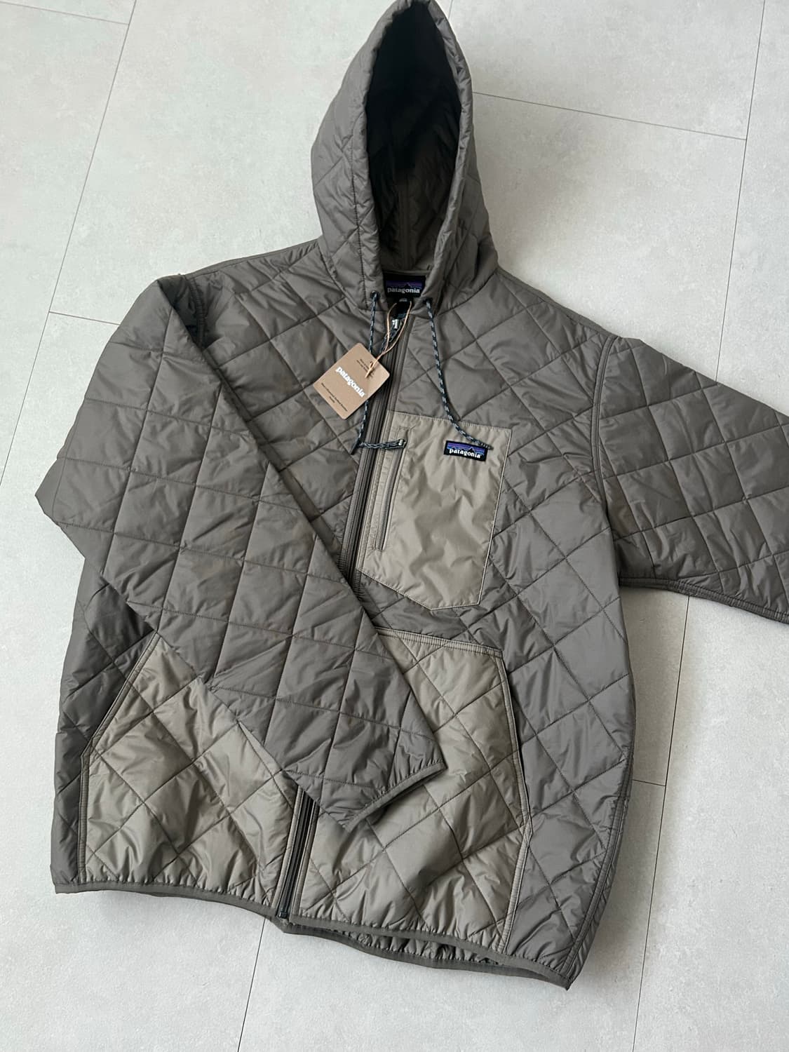 파타고니아 다이아몬드 퀼티드 봄버 후디 패딩 상품이미지2