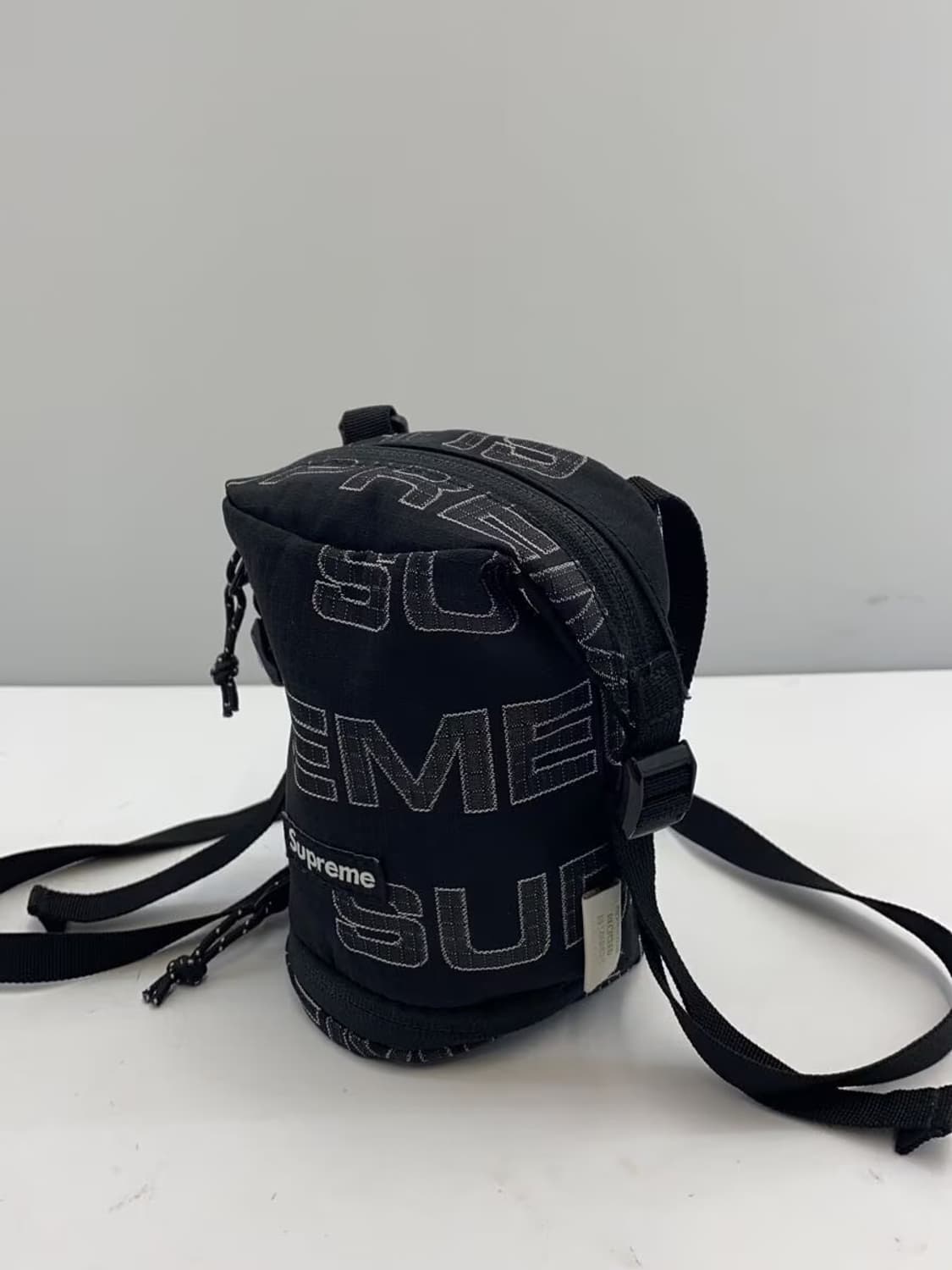 슈프림 넥 파우치 블랙 - 21FW 상품이미지2