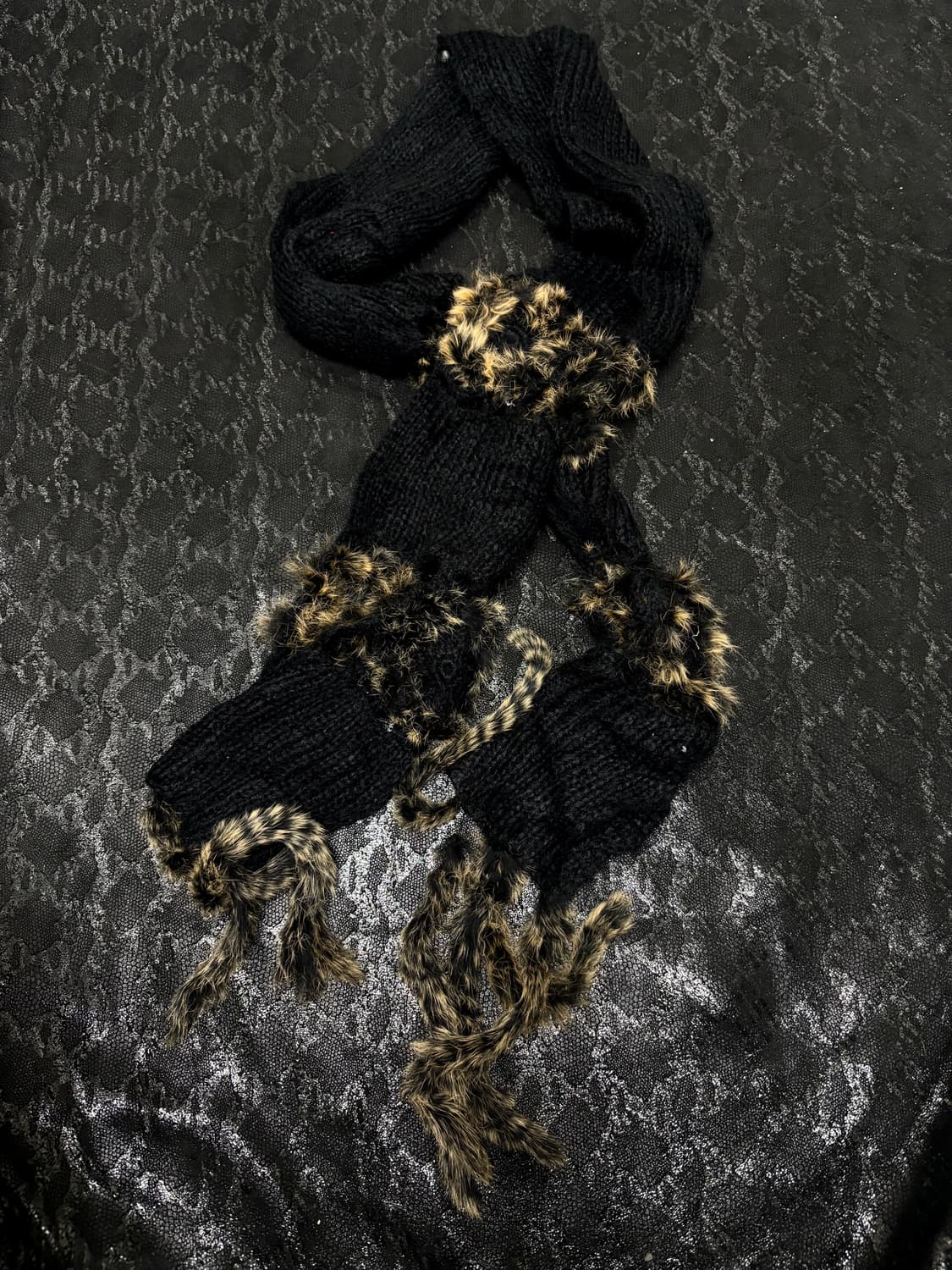 “Vintage”Brown Fur Detail Black Scarf 상품이미지1