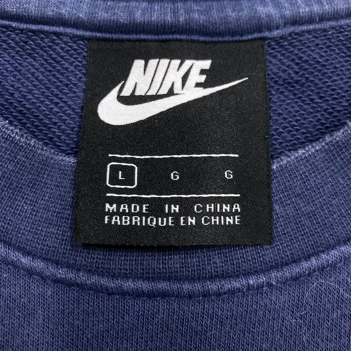 나이키 네이비 컬러 퓨추라 스몰 로고 맨투맨 상품이미지3
