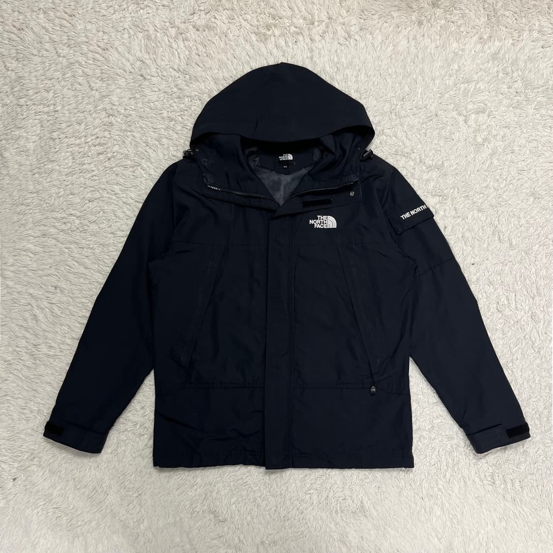 The North Face black windbreaker 상품이미지4