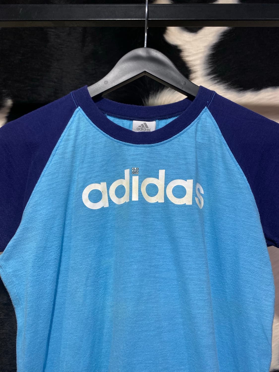 Adidas 큐빅 디테일 레글런 반팔 티셔츠 상품이미지2