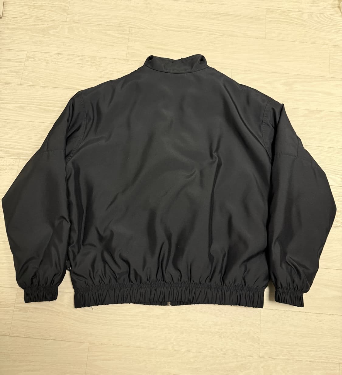 [나이키] NRG 솔로 스우시 사틴 봄버 자켓 블랙 돌-아시아(M) 상품이미지2