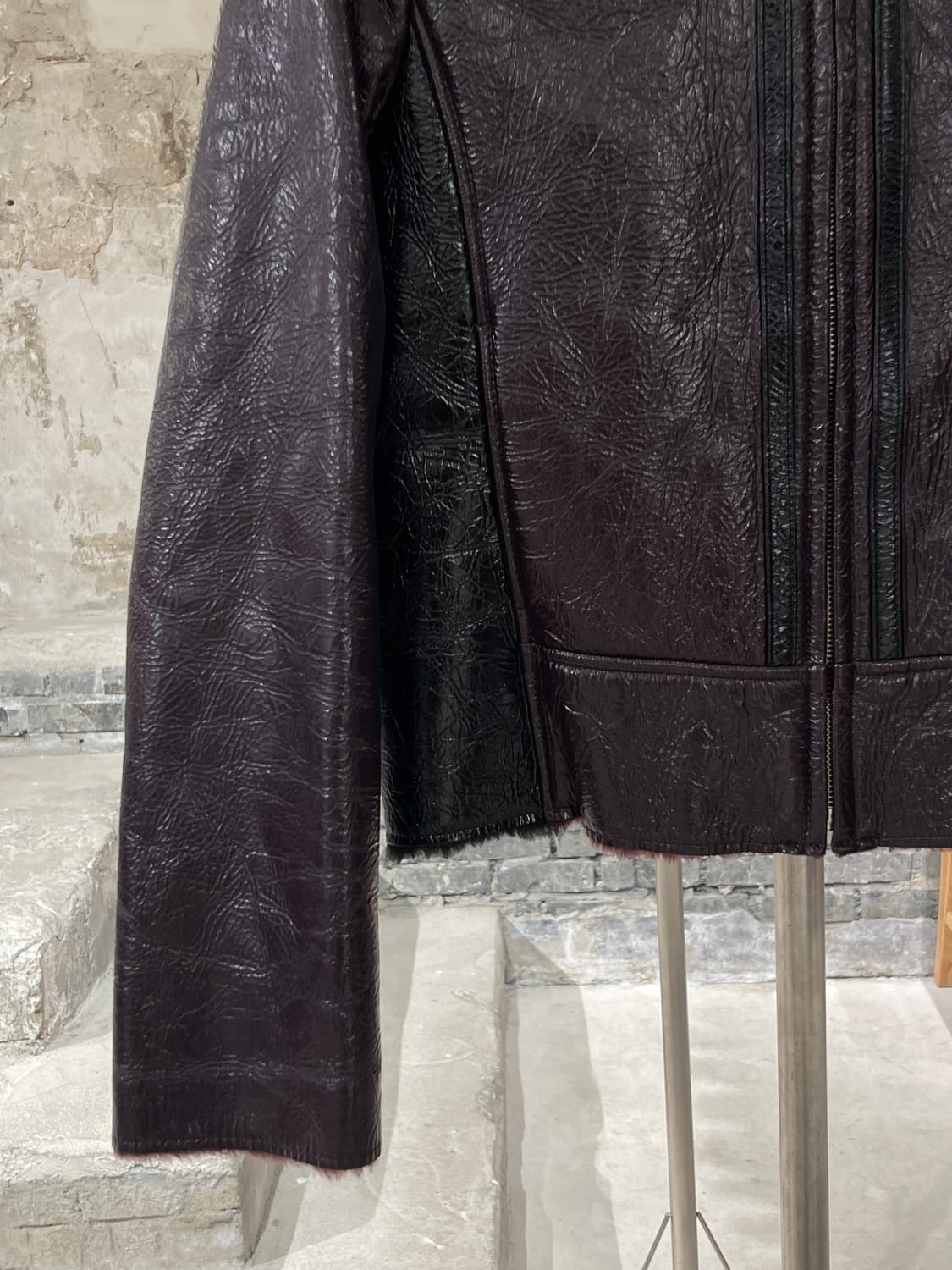 mcm 와인 글로시 쉽 레더 자켓 상품이미지4