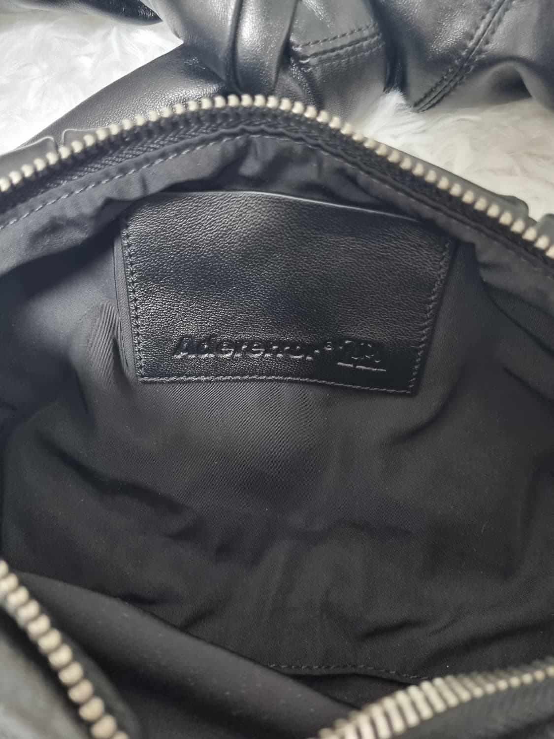 새상품) 아더에러 x자라 레더 숄더백  상품이미지5