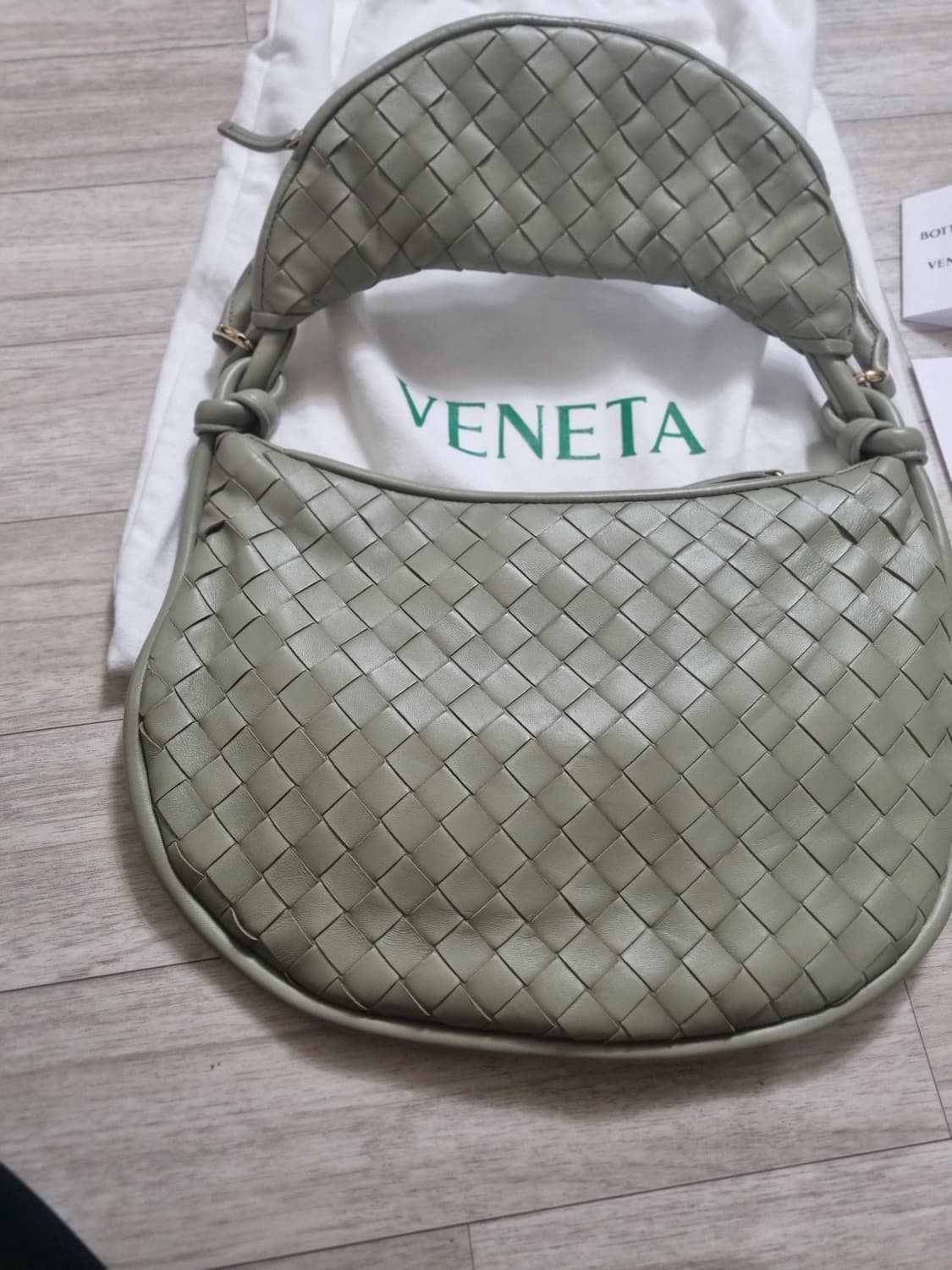 보테가베네타 제멜리 M사이즈 상품이미지3