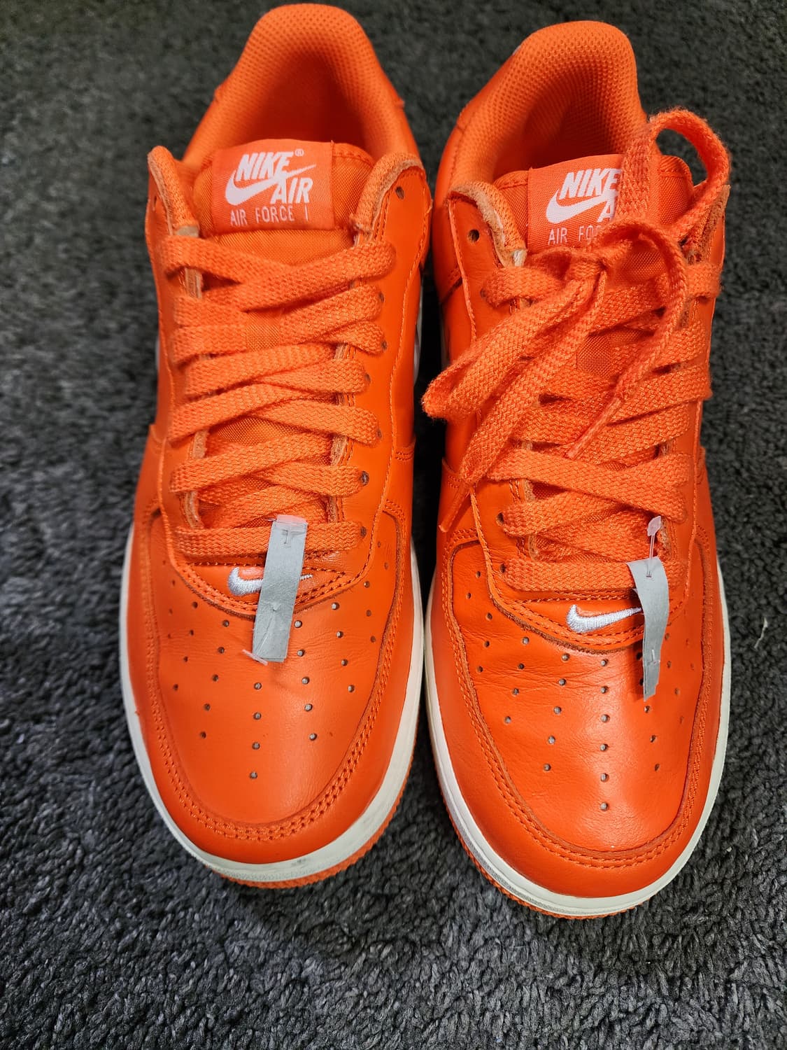 나이키 에어포스1 로우 컬러 오브 더 먼스 세이프티 오렌지   상품이미지4