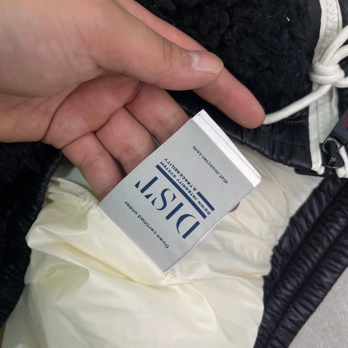 W100 몽클레어 25FW 패딩 베스트  상품이미지7