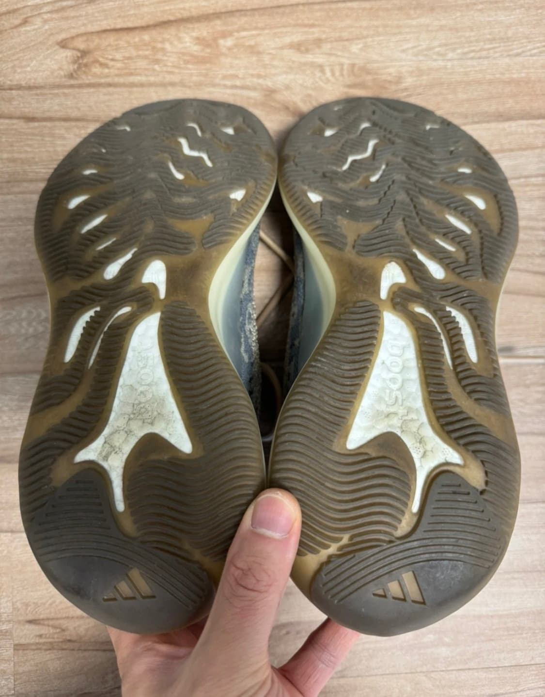 아디다스 이지부스트 상품이미지2