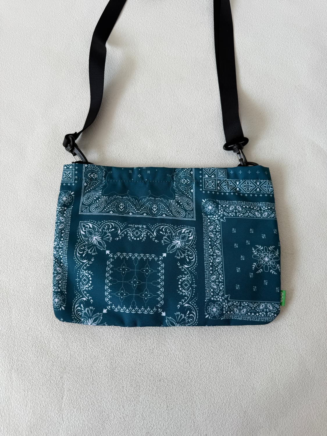 노스페이스(THE NORTH FACE) 반다나 패턴 크로스백 상품이미지4