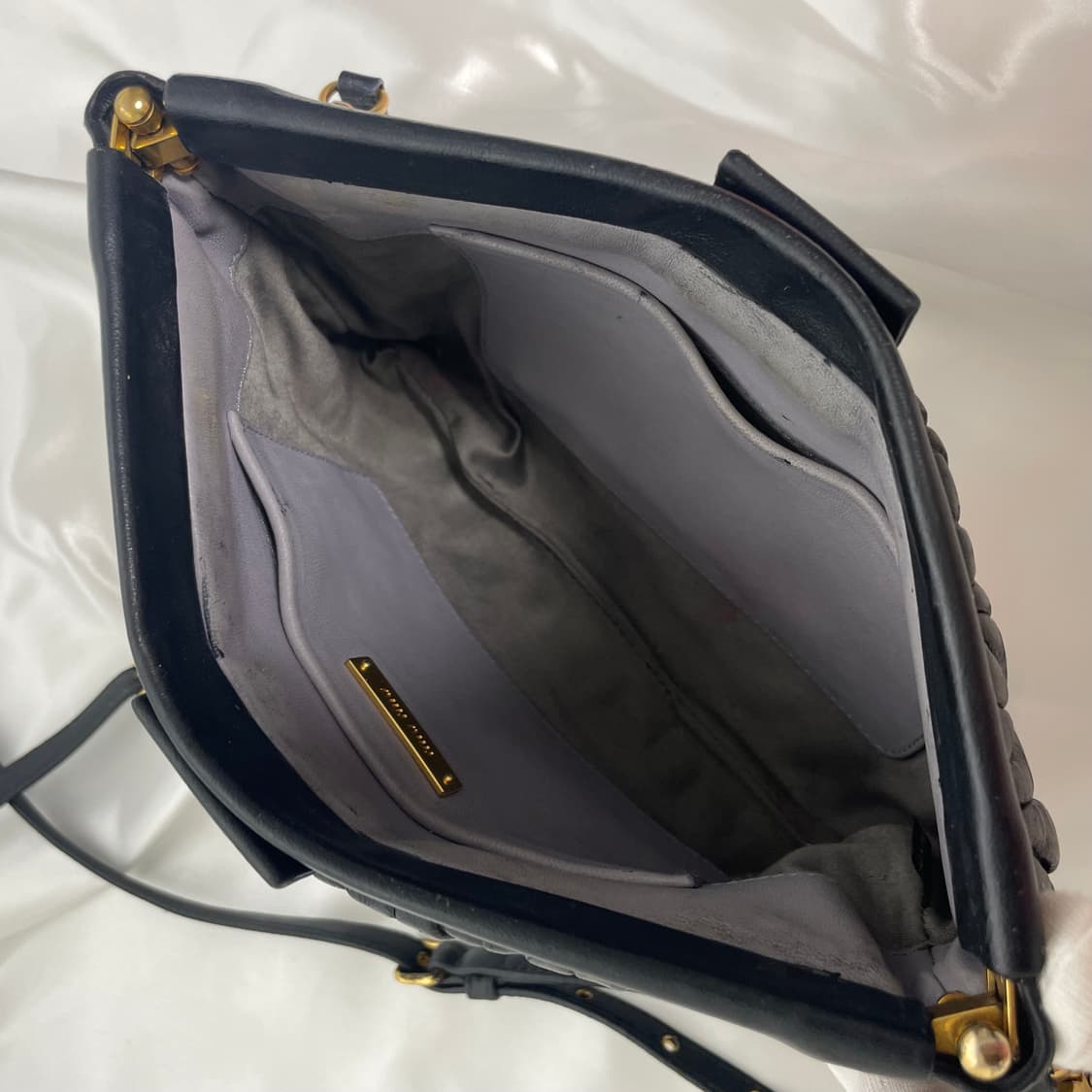 미우미우 블랙 마테라쎄 크로스백 단품 상품이미지7