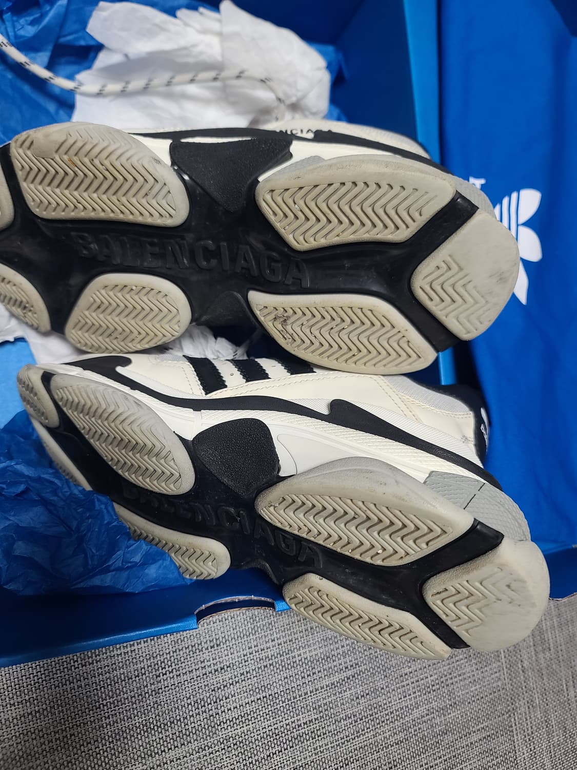 발렌시아가 아디다스 트리플s 41 화이트 삼선 트리플s 상품이미지8