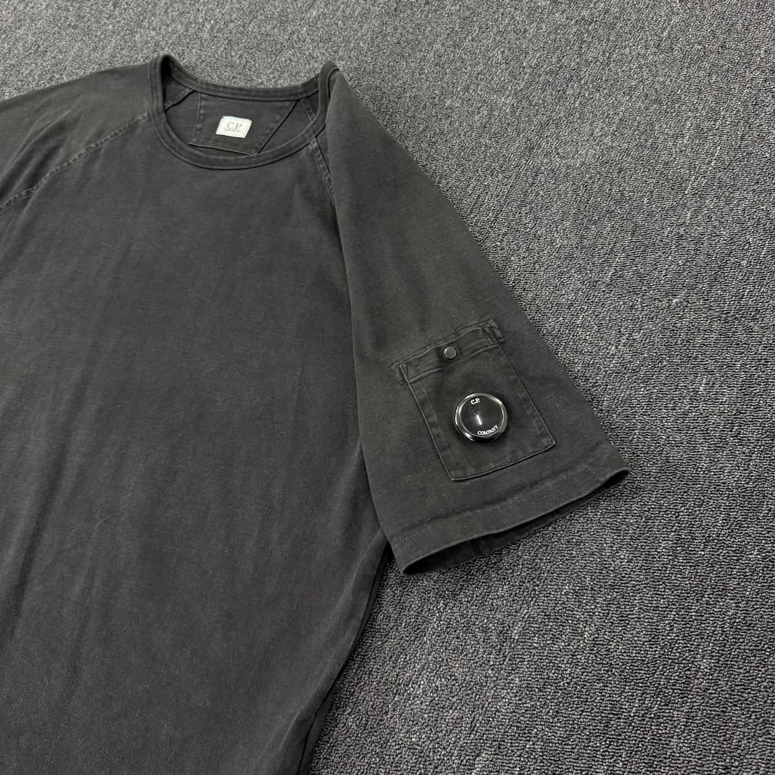 CP컴퍼니 렌즈 와펜 반팔 티셔츠 상품이미지4