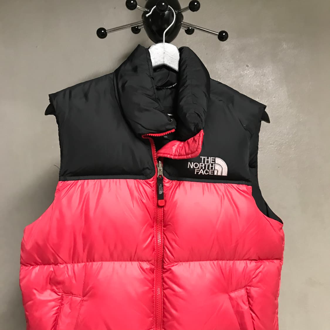 노스페이스 700 패딩 조끼 레드 85 상품이미지2