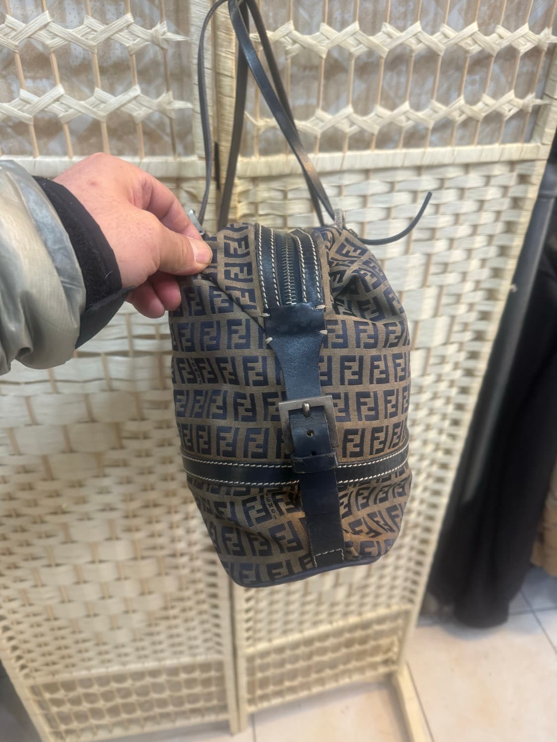 정품 펜디 주카 미니 보스턴 숄더백 팝니다 상품이미지4