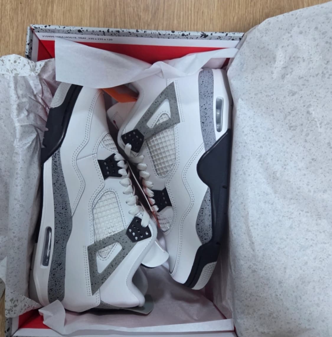 에어조던 4 시멘트 새상품 판매합니다. 사이즈 270 상품이미지3