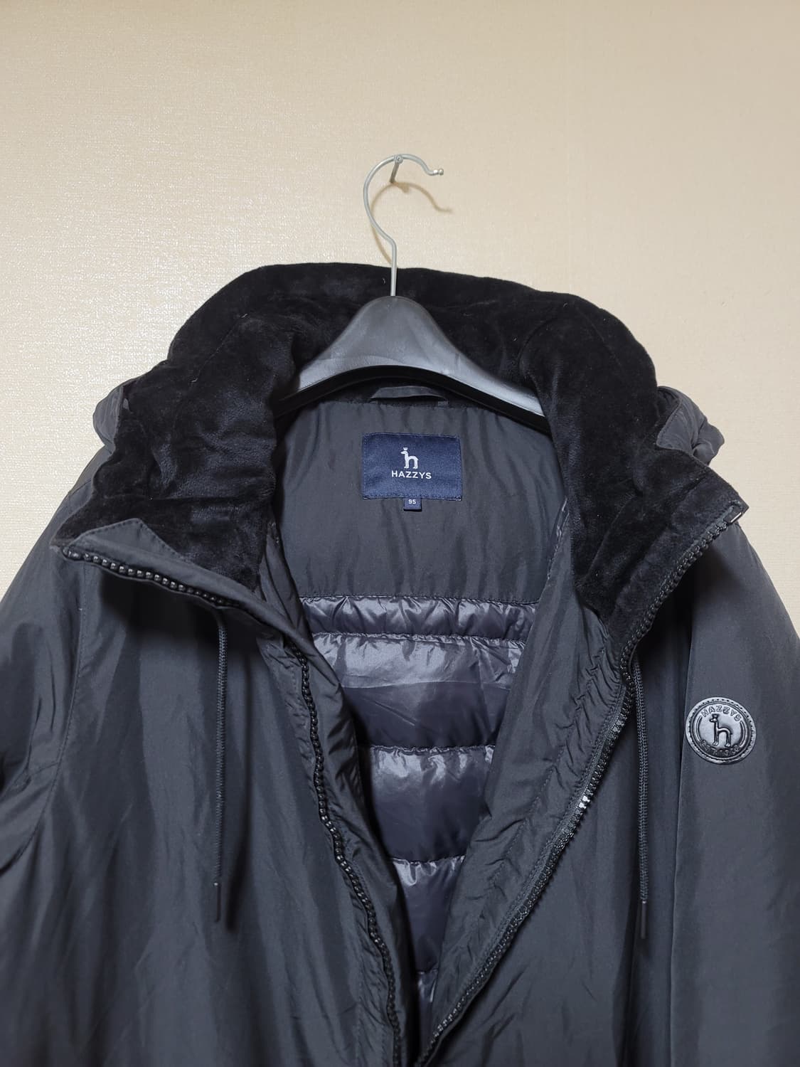 헤지스 로고패치 구스다운 후드코트 상품이미지2