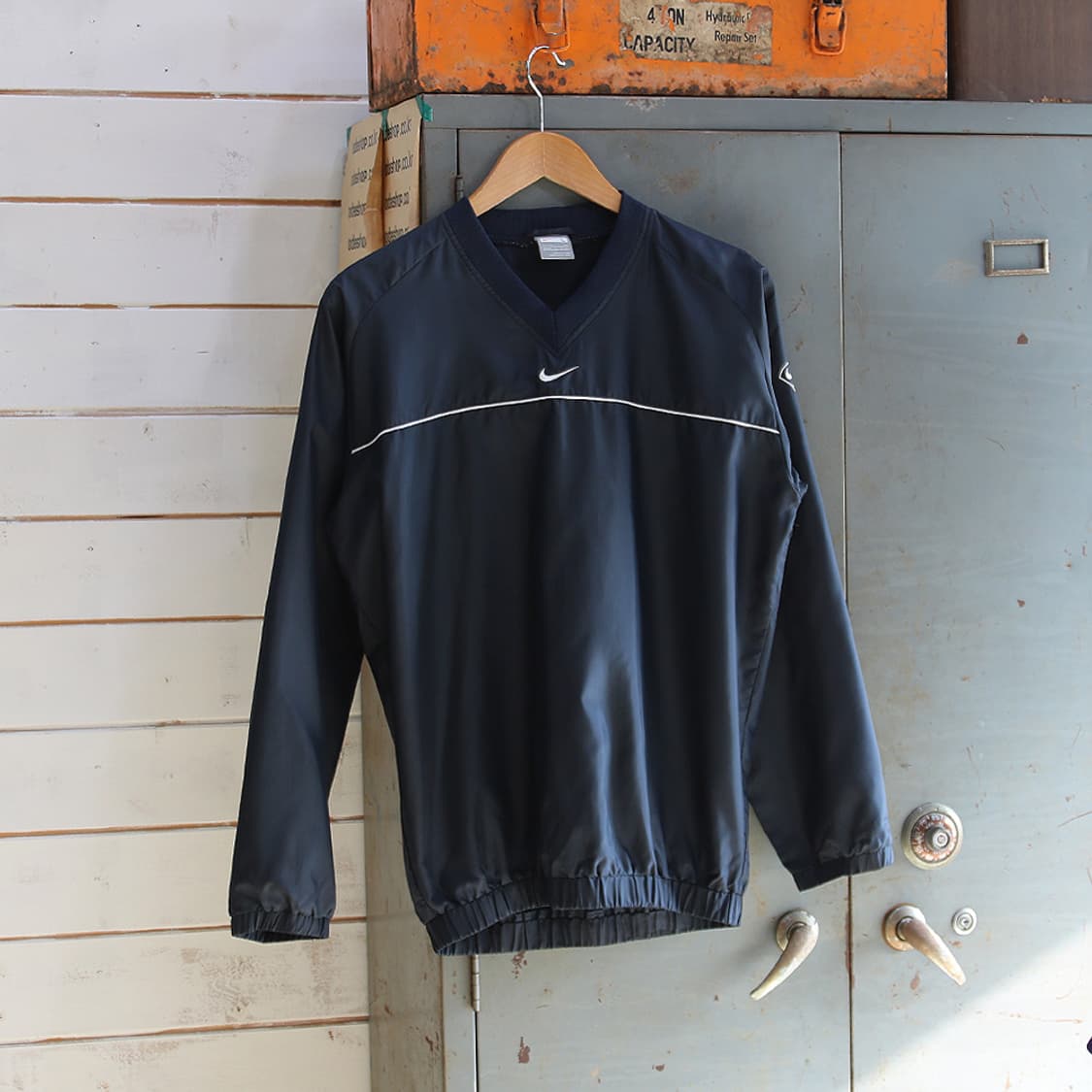 (착용컷) 나이키 베이스볼 브이넥 웜업 (95-98) 상품이미지1