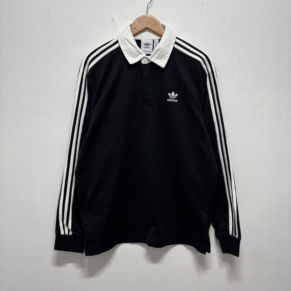 아디다스 블랙 삼선 럭비티셔츠 상품이미지1