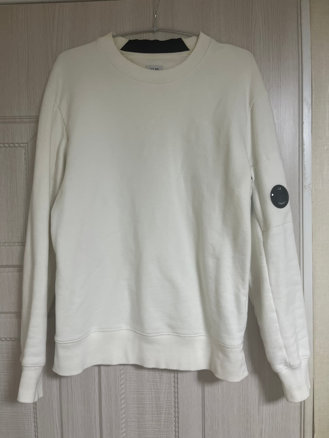 cp컴퍼니 22fw 화이트 맨투맨 상품이미지1