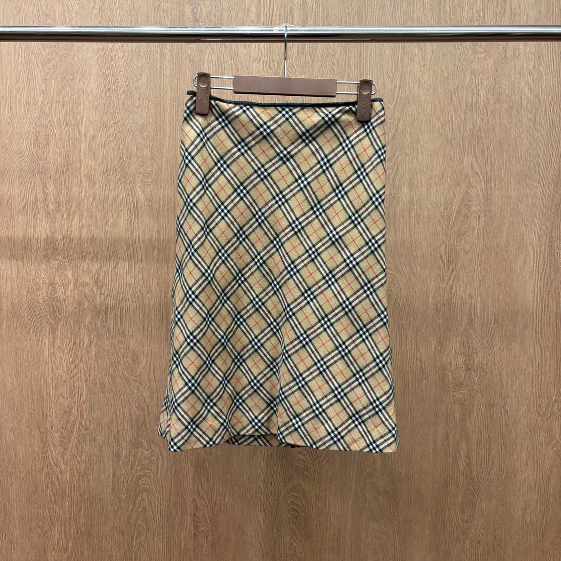 버버리 블루 라벨 A라인 울 미디 스커트 노바 체크 패턴 디테일 브라운 상품이미지2